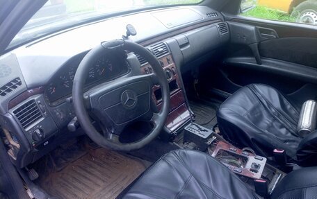 Mercedes-Benz E-Класс, 1997 год, 220 000 рублей, 3 фотография