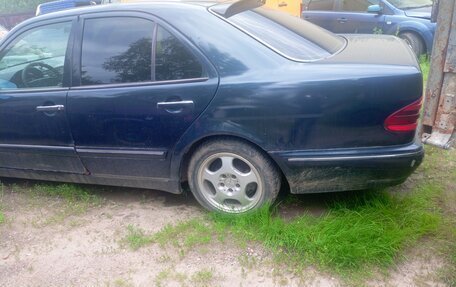 Mercedes-Benz E-Класс, 1997 год, 220 000 рублей, 2 фотография