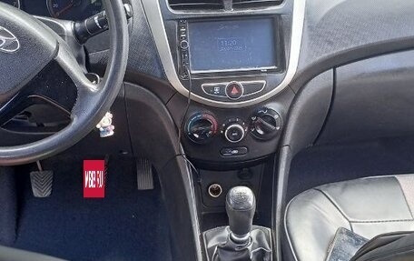 Hyundai Solaris II рестайлинг, 2011 год, 600 000 рублей, 15 фотография