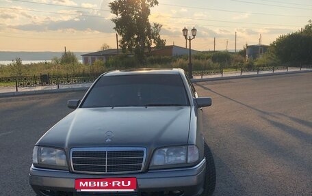 Mercedes-Benz C-Класс, 1994 год, 380 000 рублей, 4 фотография