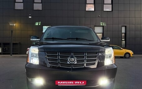 Cadillac Escalade III, 2011 год, 1 900 000 рублей, 2 фотография