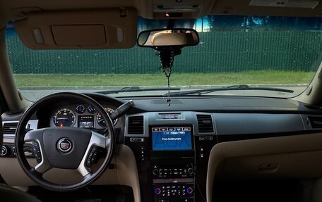 Cadillac Escalade III, 2011 год, 1 900 000 рублей, 16 фотография