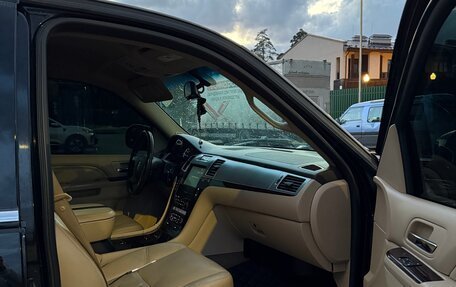 Cadillac Escalade III, 2011 год, 1 900 000 рублей, 18 фотография