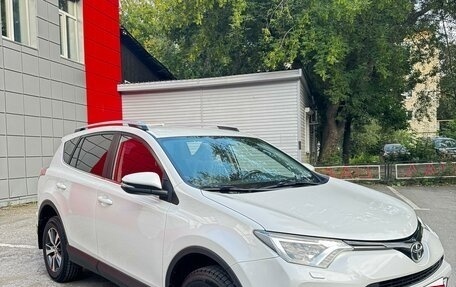 Toyota RAV4, 2017 год, 2 460 000 рублей, 2 фотография