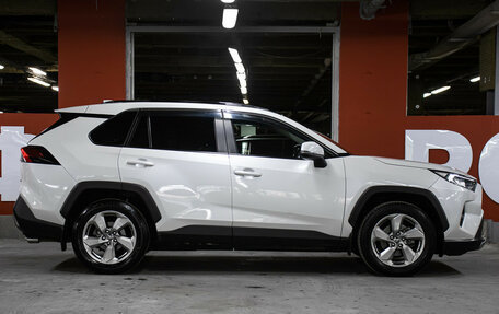 Toyota RAV4, 2020 год, 2 900 000 рублей, 4 фотография