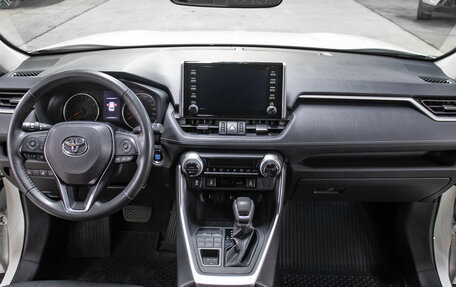 Toyota RAV4, 2020 год, 2 900 000 рублей, 14 фотография