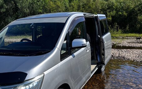 Nissan Serena III, 2010 год, 900 000 рублей, 2 фотография