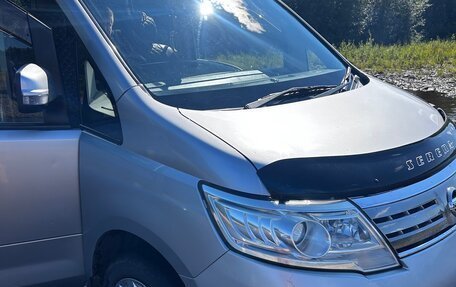 Nissan Serena III, 2010 год, 900 000 рублей, 3 фотография