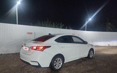 Hyundai Solaris II рестайлинг, 2017 год, 860 000 рублей, 2 фотография
