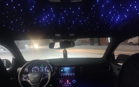 Hyundai Solaris II рестайлинг, 2017 год, 860 000 рублей, 5 фотография