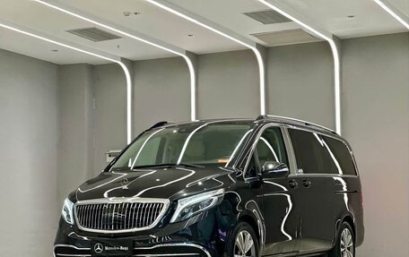 Mercedes-Benz V-Класс, 2022 год, 4 750 000 рублей, 3 фотография