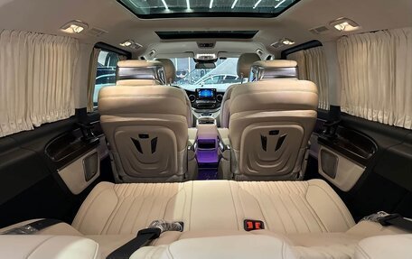 Mercedes-Benz V-Класс, 2022 год, 4 750 000 рублей, 10 фотография