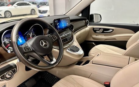 Mercedes-Benz V-Класс, 2022 год, 4 750 000 рублей, 7 фотография