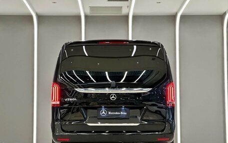 Mercedes-Benz V-Класс, 2022 год, 4 750 000 рублей, 5 фотография
