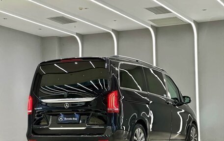 Mercedes-Benz V-Класс, 2022 год, 4 750 000 рублей, 4 фотография