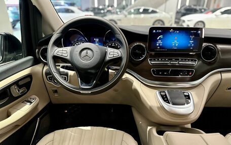 Mercedes-Benz V-Класс, 2022 год, 4 750 000 рублей, 11 фотография