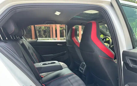 Volkswagen Golf GTI, 2021 год, 2 189 690 рублей, 15 фотография