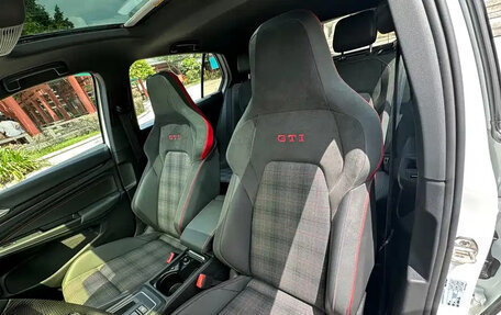 Volkswagen Golf GTI, 2021 год, 2 189 690 рублей, 14 фотография