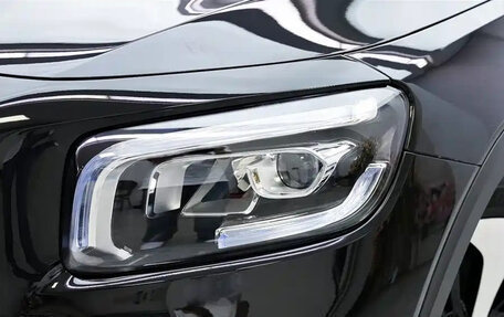Mercedes-Benz GLB, 2022 год, 2 430 633 рублей, 2 фотография