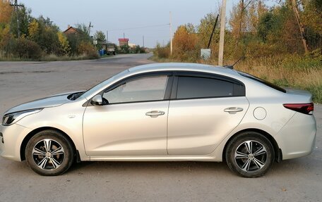 KIA Rio IV, 2018 год, 1 000 000 рублей, 2 фотография
