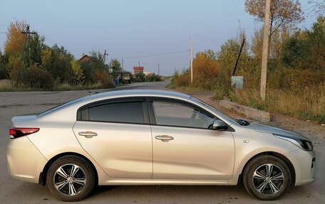 KIA Rio IV, 2018 год, 1 000 000 рублей, 3 фотография