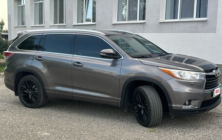 Toyota Highlander III, 2014 год, 2 550 000 рублей, 2 фотография