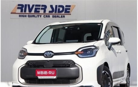 Toyota Sienta, 2022 год, 1 384 000 рублей, 2 фотография