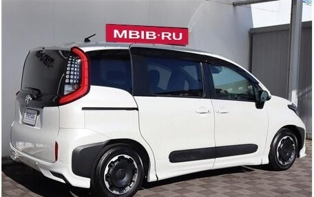 Toyota Sienta, 2022 год, 1 384 000 рублей, 7 фотография