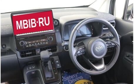 Toyota Sienta, 2022 год, 1 384 000 рублей, 15 фотография