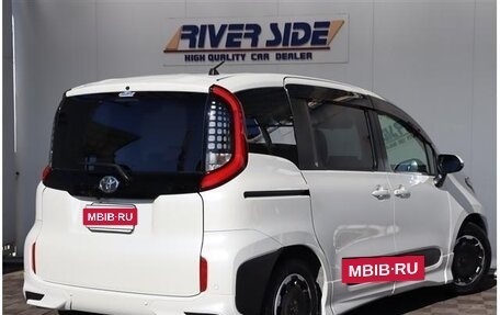 Toyota Sienta, 2022 год, 1 384 000 рублей, 28 фотография