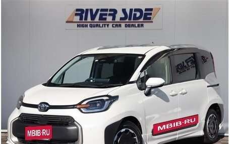 Toyota Sienta, 2022 год, 1 384 000 рублей, 26 фотография