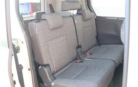 Toyota Sienta, 2022 год, 1 384 000 рублей, 34 фотография