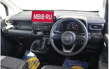 Toyota Sienta, 2022 год, 1 384 000 рублей, 29 фотография