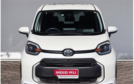 Toyota Sienta, 2022 год, 1 384 000 рублей, 39 фотография