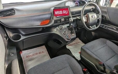 Toyota Sienta II, 2021 год, 1 094 000 рублей, 22 фотография