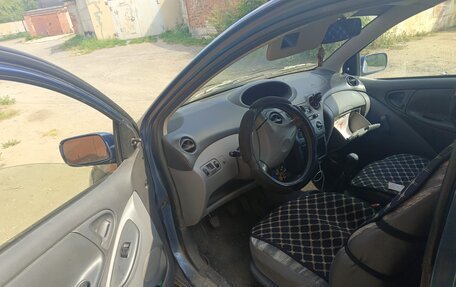 Toyota Yaris I рестайлинг, 2000 год, 200 000 рублей, 5 фотография
