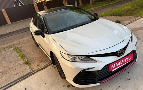 Toyota Camry, 2021 год, 3 600 000 рублей, 2 фотография