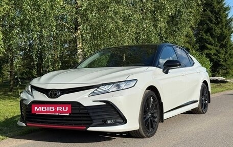Toyota Camry, 2021 год, 3 600 000 рублей, 10 фотография