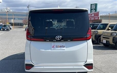 Toyota Noah, 2022 год, 2 360 000 рублей, 4 фотография