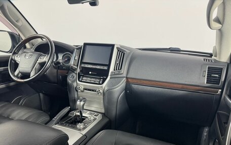 Toyota Land Cruiser 200, 2018 год, 7 110 000 рублей, 15 фотография