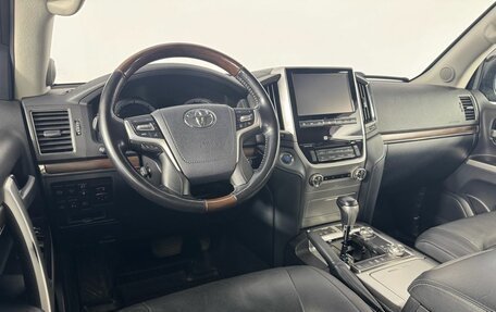Toyota Land Cruiser 200, 2018 год, 7 110 000 рублей, 11 фотография