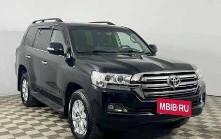 Toyota Land Cruiser 200, 2018 год, 7 110 000 рублей, 3 фотография