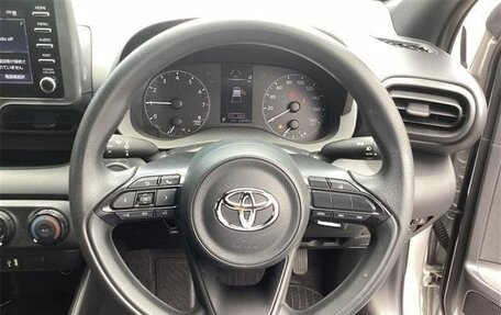 Toyota Yaris, 2021 год, 930 000 рублей, 9 фотография