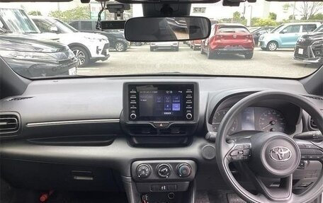 Toyota Yaris, 2021 год, 930 000 рублей, 8 фотография