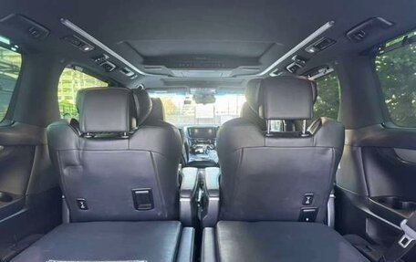 Toyota Alphard III, 2022 год, 3 400 000 рублей, 5 фотография