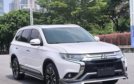 Mitsubishi Outlander III рестайлинг 3, 2021 год, 2 510 000 рублей, 3 фотография
