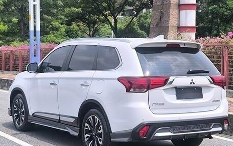 Mitsubishi Outlander III рестайлинг 3, 2021 год, 2 510 000 рублей, 4 фотография