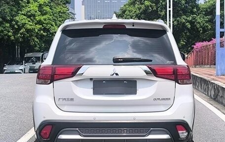 Mitsubishi Outlander III рестайлинг 3, 2021 год, 2 510 000 рублей, 6 фотография