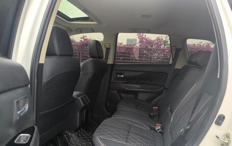 Mitsubishi Outlander III рестайлинг 3, 2021 год, 2 510 000 рублей, 15 фотография