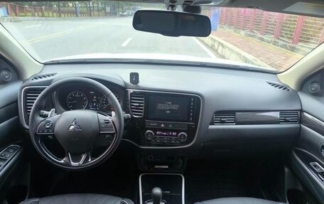Mitsubishi Outlander III рестайлинг 3, 2021 год, 2 510 000 рублей, 17 фотография